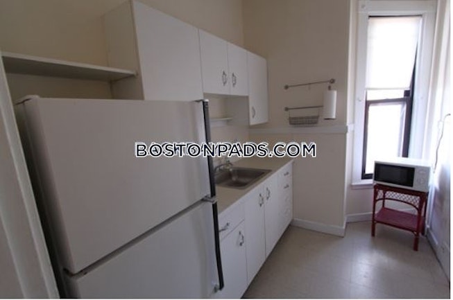 Boston - $2,700 /mo