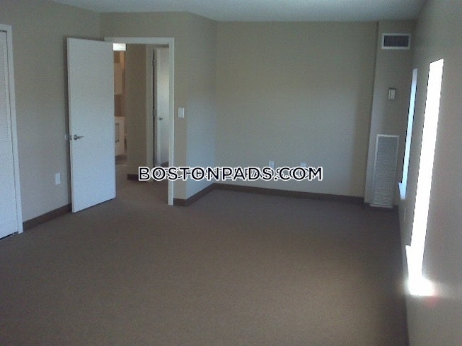 Boston - $3,203 /mo