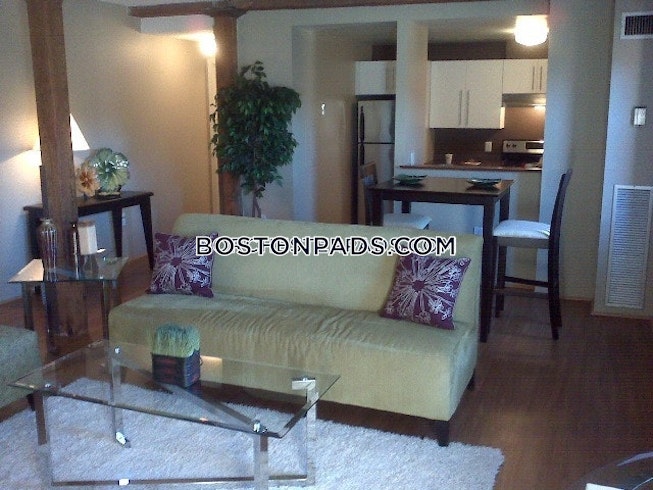 Boston - $3,203 /mo