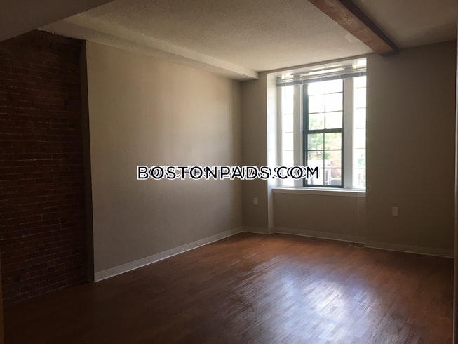 Boston - $3,203 /mo