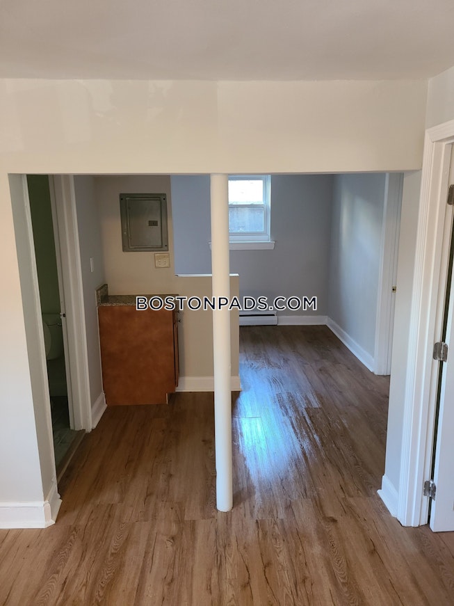 Boston - $3,300 /mo