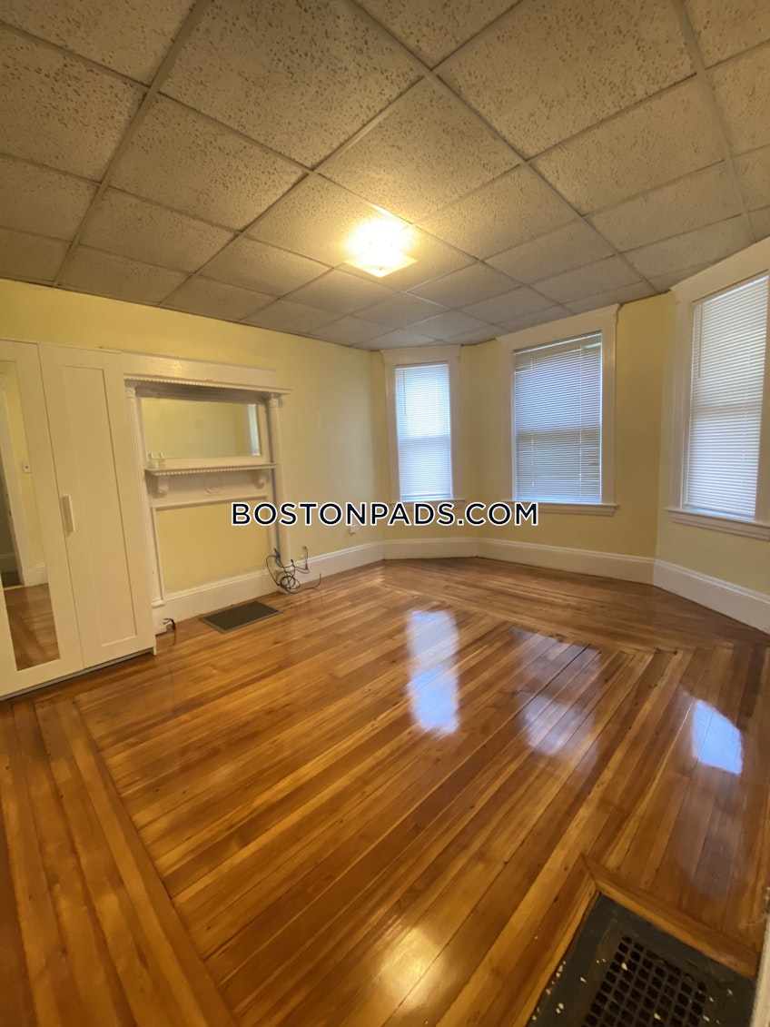 Boston - $2,800 /month