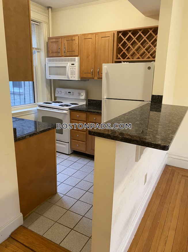 Boston - $2,900 /mo