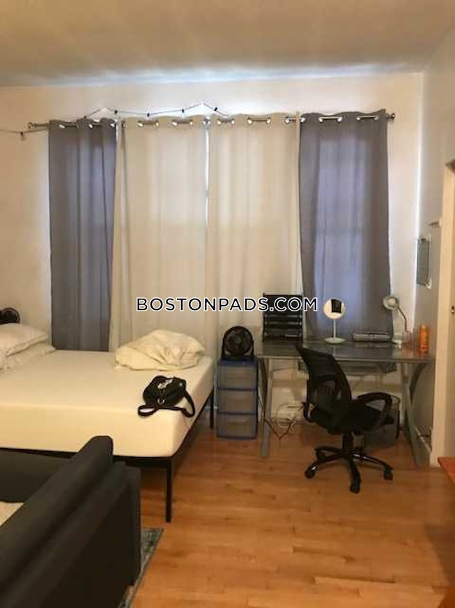 Boston - $1,600 /mo