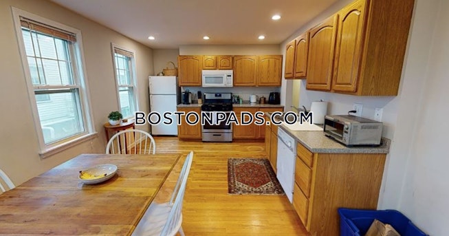 Boston - $2,900 /mo