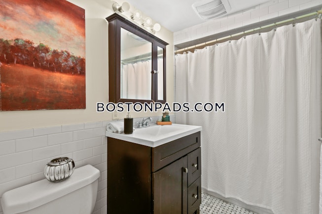 Boston - $2,900 /mo