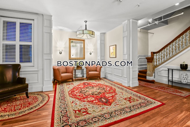 Boston - $2,900 /mo