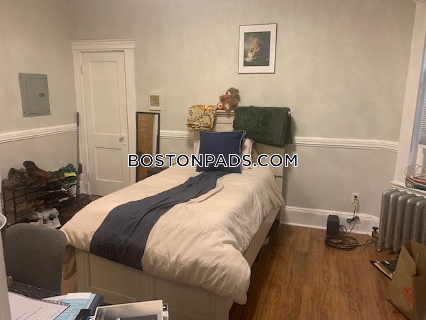 Boston - $2,400 /month