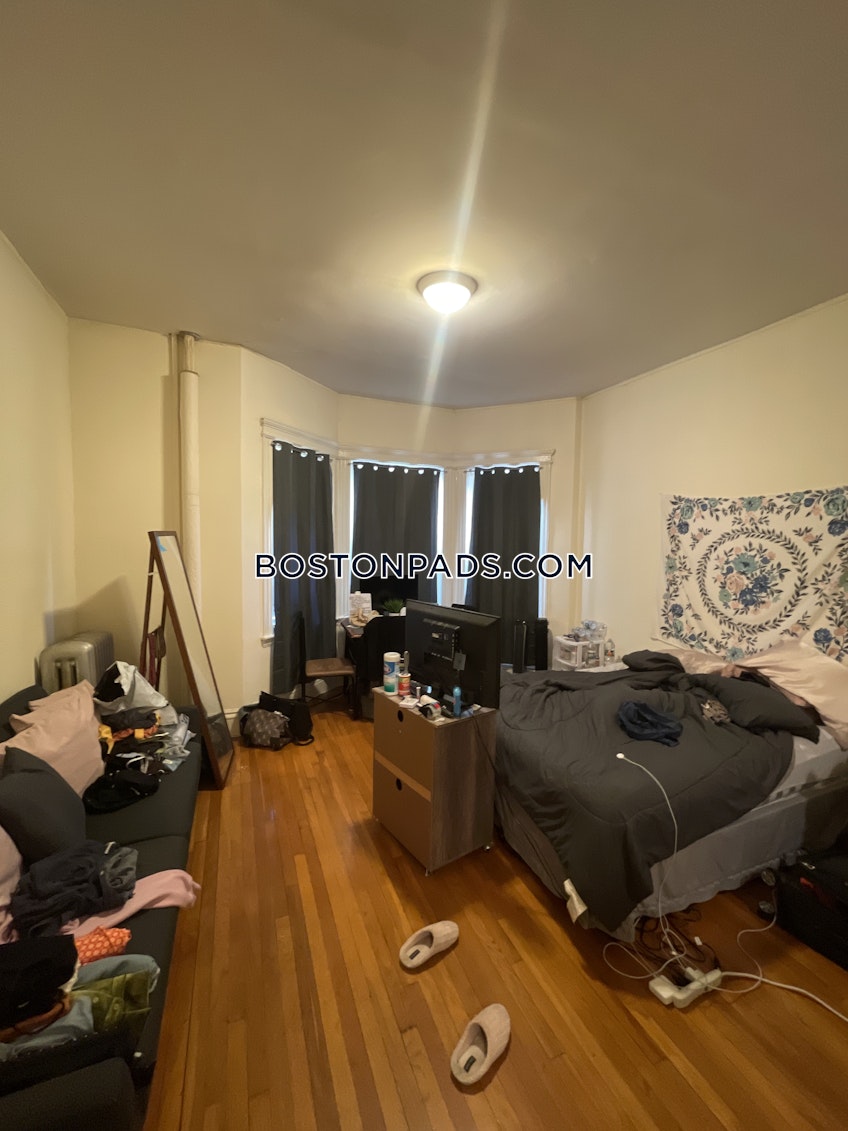 Boston - $2,300 /month