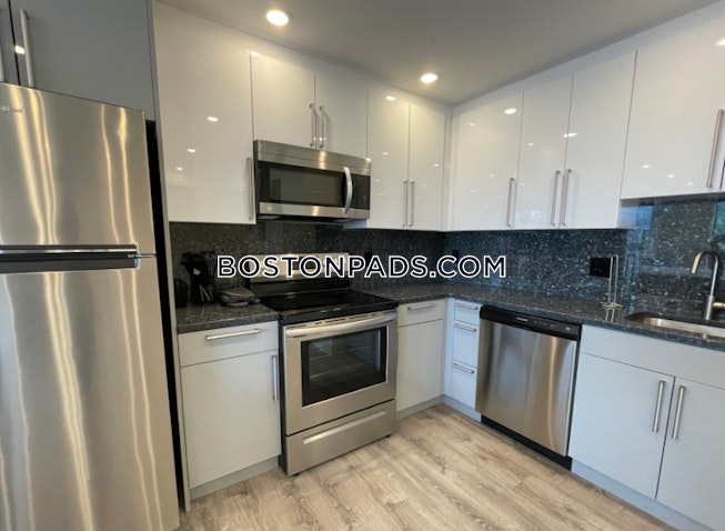 Boston - $2,900 /mo