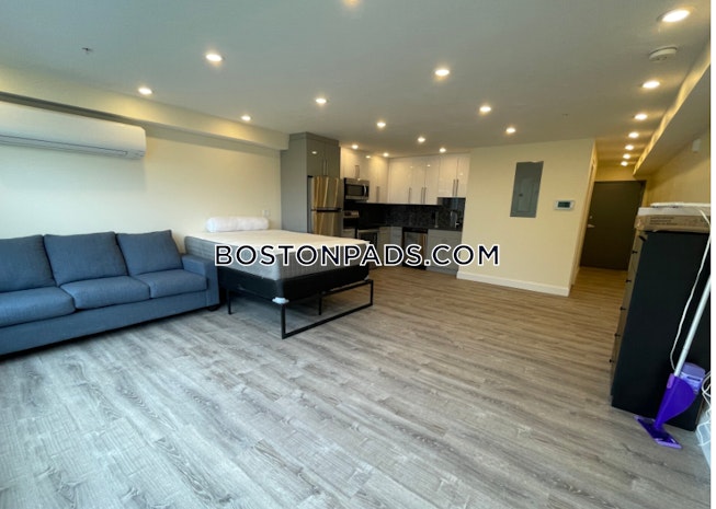 Boston - $2,900 /mo