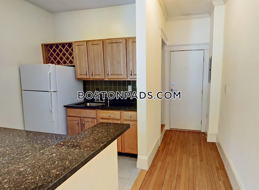 Boston - $2,300 /month