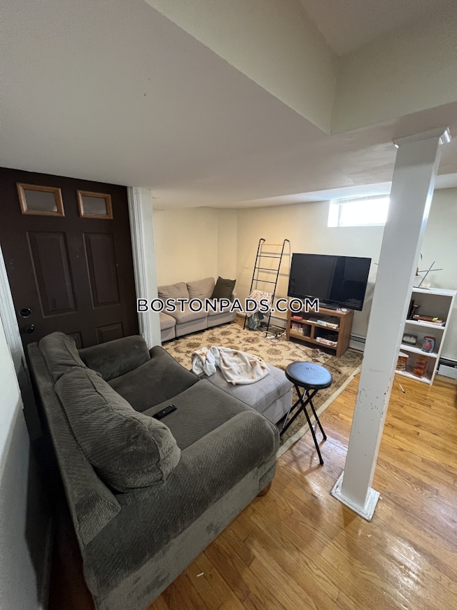 Boston - $4,200 /mo