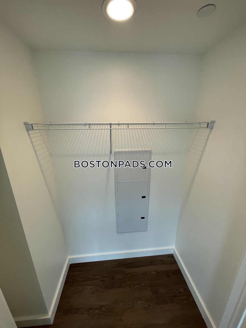 Boston - $4,218 /month