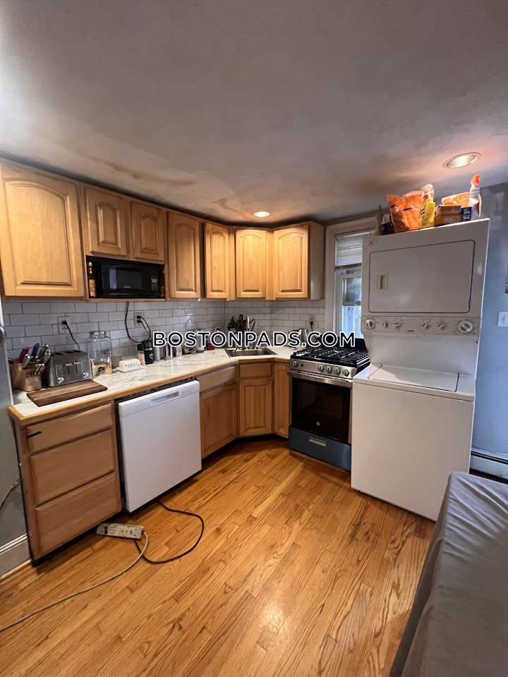 east-boston-excellent-location-25-bed-1-bath-available-now-on-bennington-st-in-boston-boston-2800-4601500 