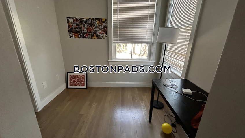 Boston - $3,895 /month