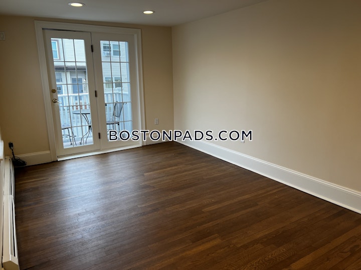 East 3rd St. Boston picture 9