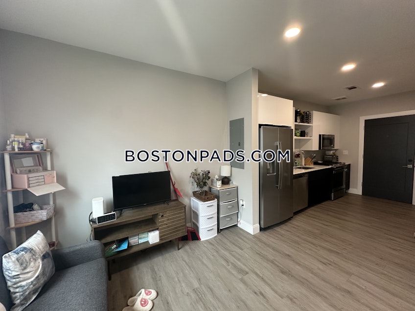 Boston - $2,400 /month