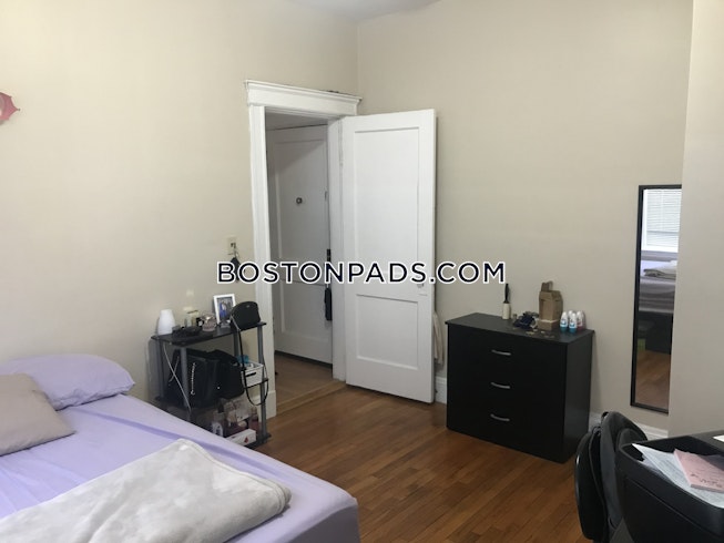 Boston - $2,990 /mo