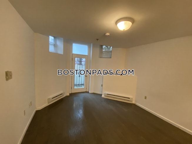 Boston - $2,400 /mo