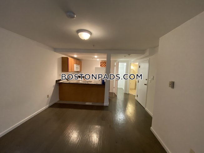 Boston - $2,400 /mo