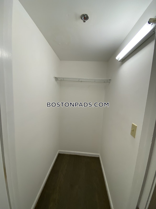 Boston - $2,400 /mo