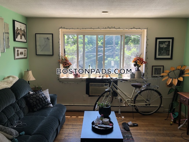 Boston - $2,300 /mo