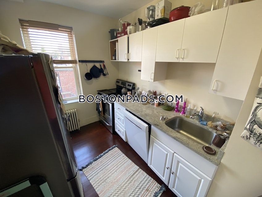 Boston - $2,700 /month