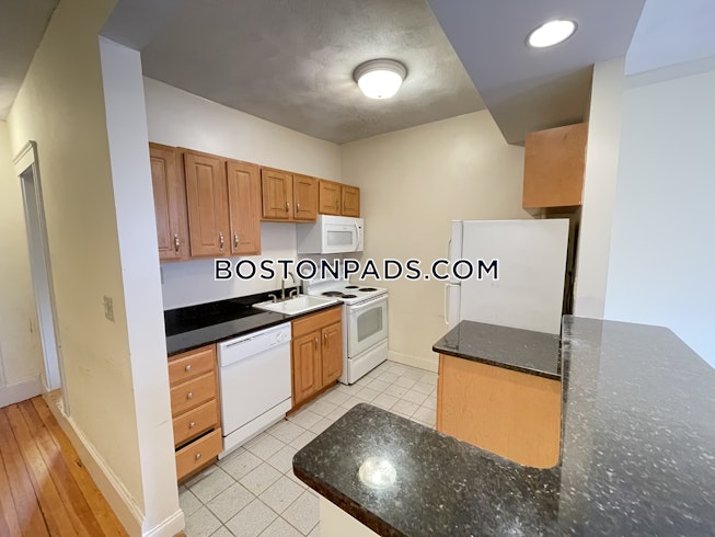 Boston - $2,950 /mo