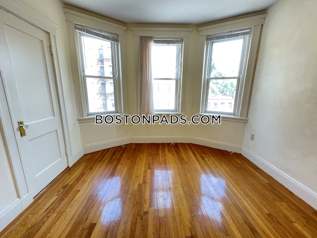 Boston - $2,550 /mo