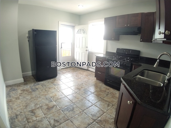 Boston - $2,600 /mo