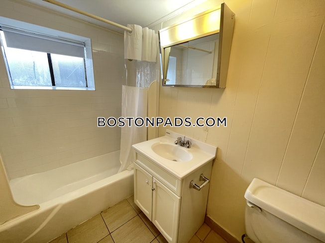 Boston - $2,600 /mo