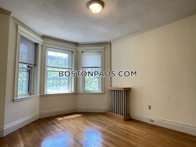 Boston - $3,400 /mo