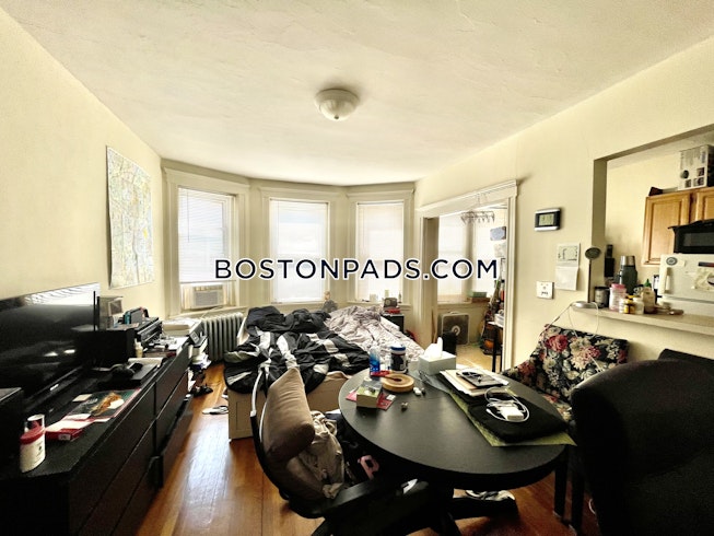 Boston - $2,100 /mo