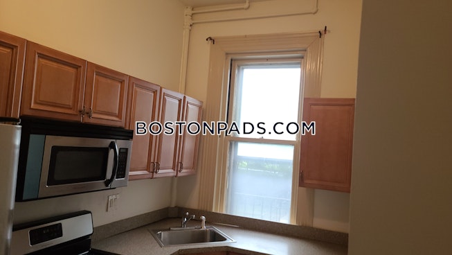 Boston - $2,500 /mo