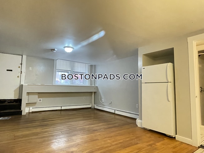 Boston - $2,600 /mo