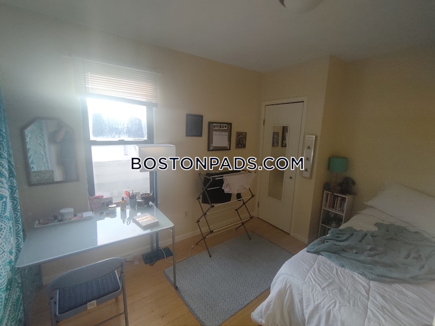 Boston - $6,400 /month