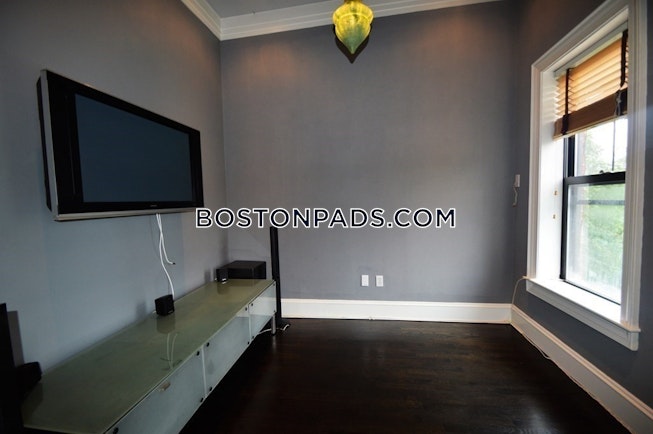 Boston - $4,200 /mo