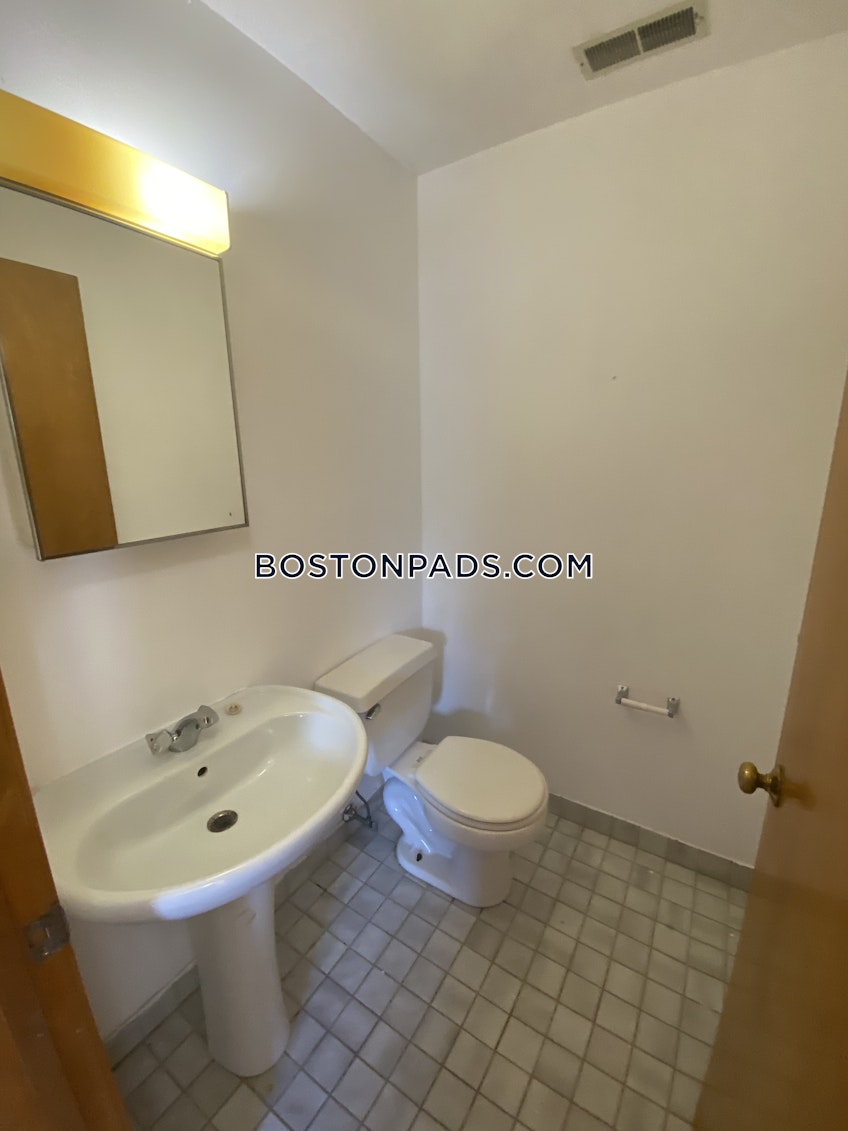 Boston - $2,900 /month