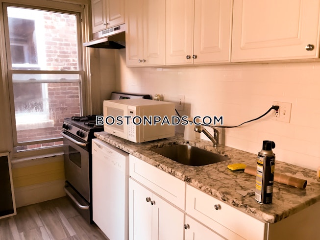 Boston - $3,600 /mo