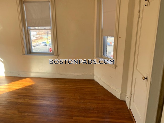 Boston - $2,500 /mo