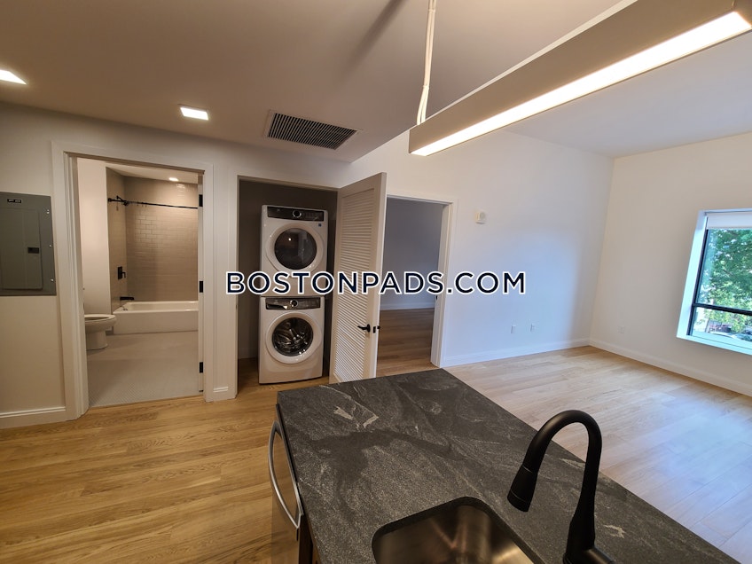 Boston - $3,305 /month