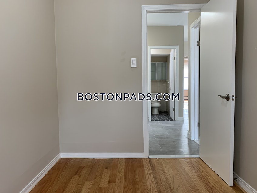 Boston - $2,985 /month