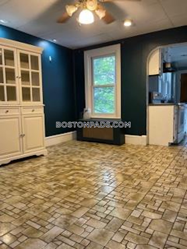 Somerville - $2,800 /mo