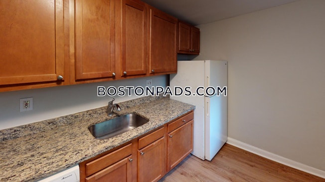 Boston - $3,300 /mo