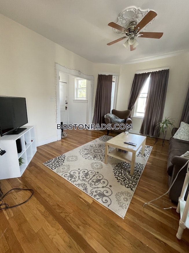 Boston - $2,500 /mo