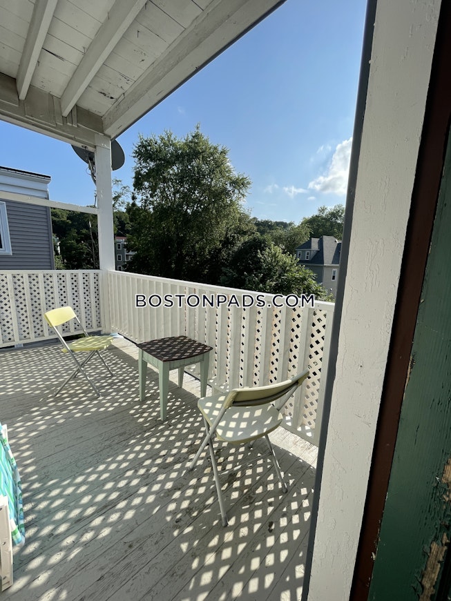 Boston - $2,500 /mo