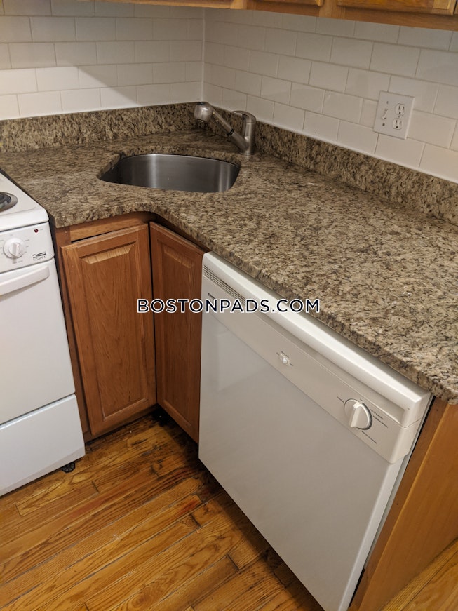 Boston - $2,950 /mo