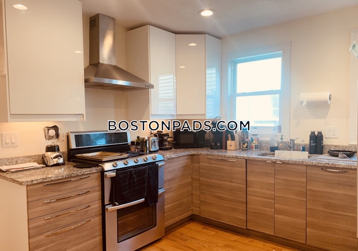 dorchestersouth-boston-border-modern-3-beds-1-bath-boston-3700-4332302 