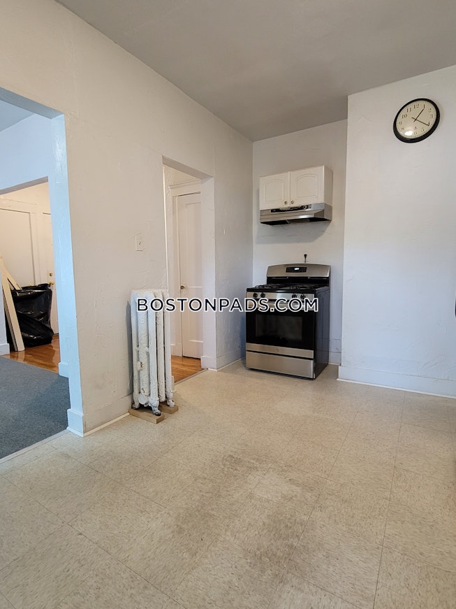 Boston - $2,400 /mo